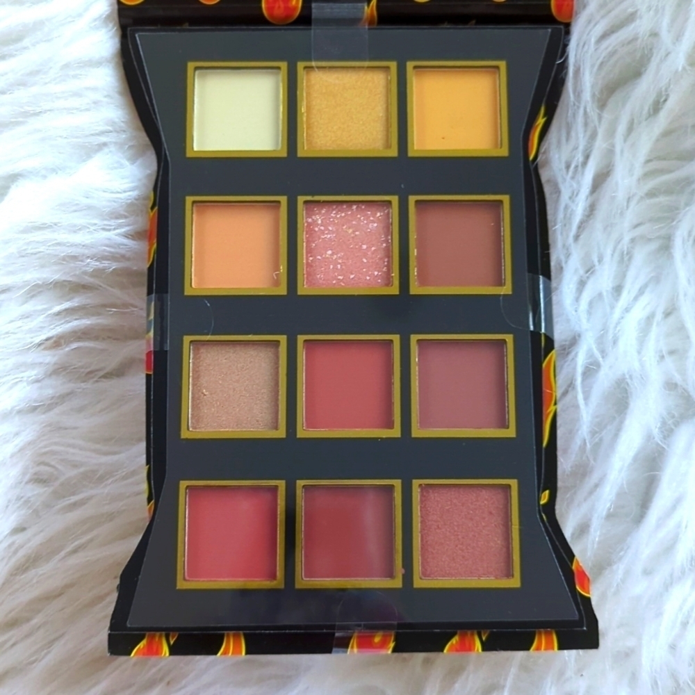Cheetos Flamin Hot Crunchy Eyeshadow Palette - Picture 2 of 3